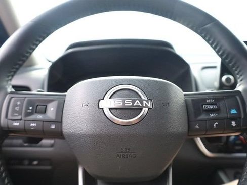 Certified 2025 Nissan Rogue SV AWD/4WD image 9