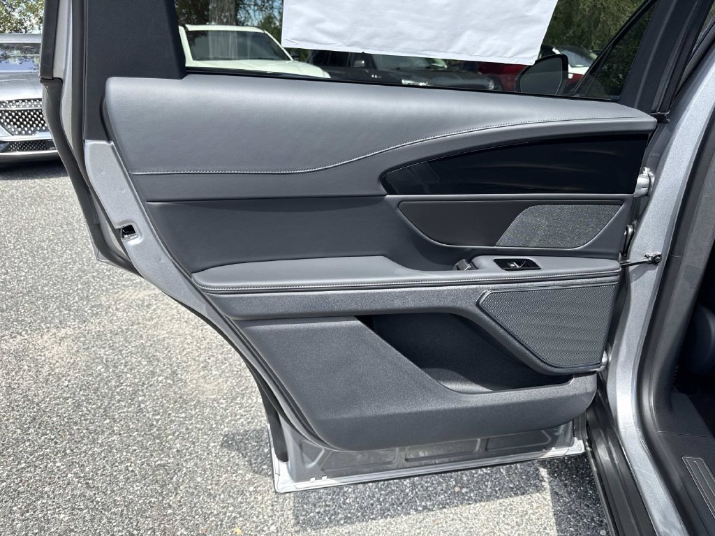 New 2026 Lincoln Nautilus Premier AWD/4WD image 13