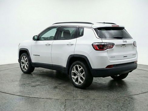 Used 2025 Jeep Compass Latitude AWD/4WD image 6
