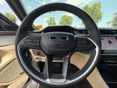 Used 2023 Jeep Grand Cherokee L Limited w/ Luxury Tech Group II RWD image 19