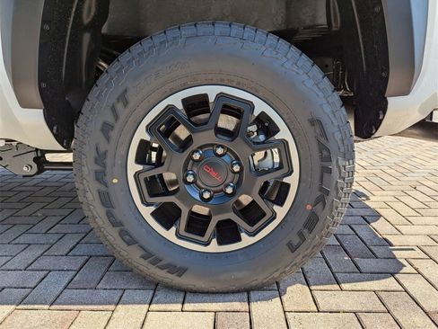New 2025 Toyota Tacoma TRD Off-Road image 19