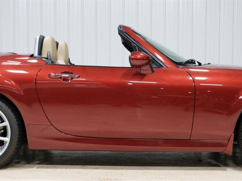 Used 2009 MAZDA MX-5 Miata Grand Touring w/ Premium Pkg image 9