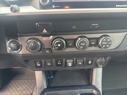 Used 2020 Toyota Tacoma TRD Off-Road image 32