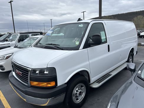 Used 2024 GMC Savana 2500 w/ Driver Convenience Package RWD image 4