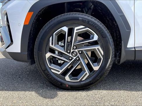 New 2025 Hyundai Tucson Limited image 11