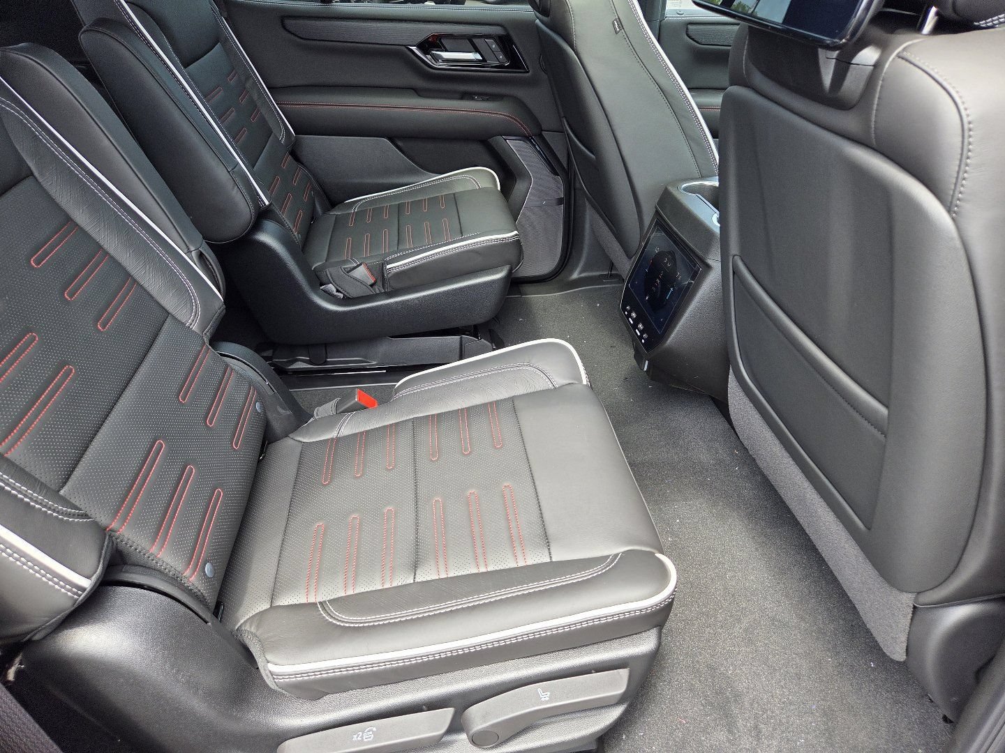 New 2026 GMC Yukon AT4 Ultimate AWD/4WD image 25