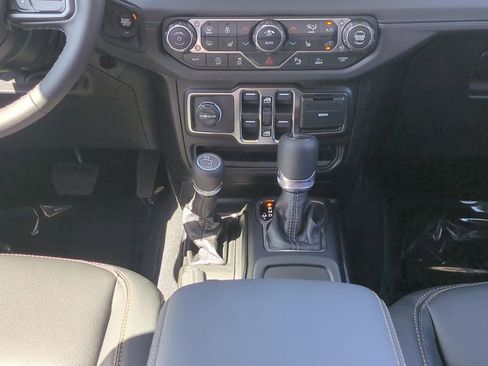 New 2026 Jeep Gladiator Sahara image 20