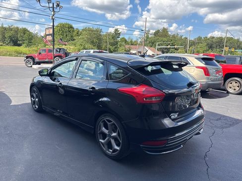 Used 2018 Ford Focus ST FWD image 6