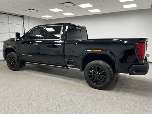 Used 2024 GMC Sierra 3500 Denali Ultimate AWD/4WD image 7