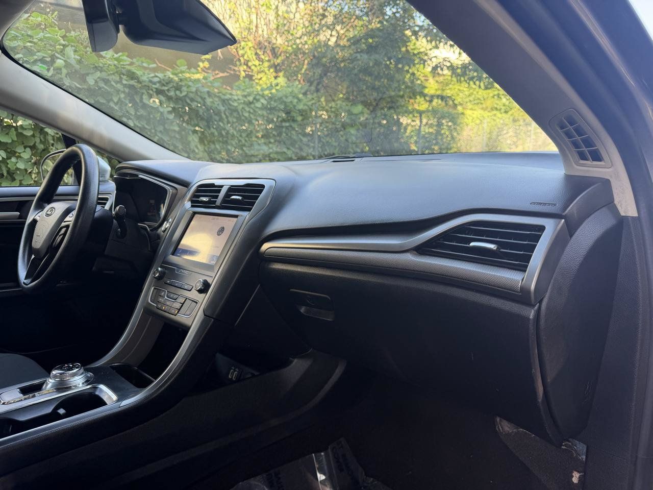 Used 2020 Ford Fusion SE FWD image 17