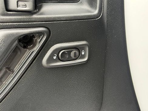 Used 2018 Jeep Wrangler Unlimited Sahara AWD/4WD image 30