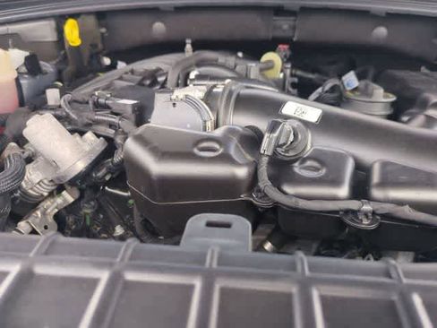 Used 2024 Jeep Grand Cherokee L Laredo image 14