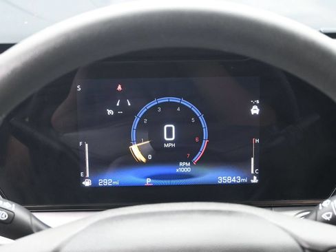 Used 2025 Chevrolet Trax LT FWD image 11