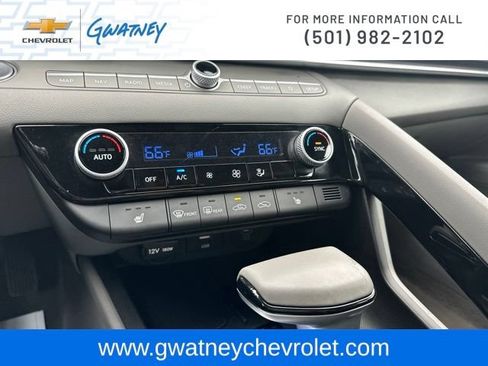 Used 2025 Hyundai Elantra SEL FWD image 19