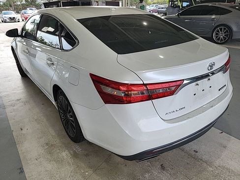 Used 2017 Toyota Avalon Touring image 3