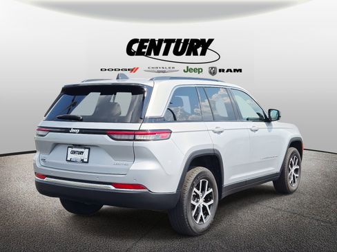 Used 2024 Jeep Grand Cherokee Limited w/ Trailer Tow Package image 4