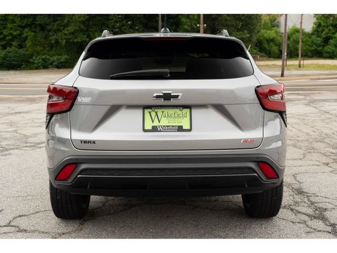 Used 2025 Chevrolet Trax RS w/ Driver Confidence Package FWD image 7