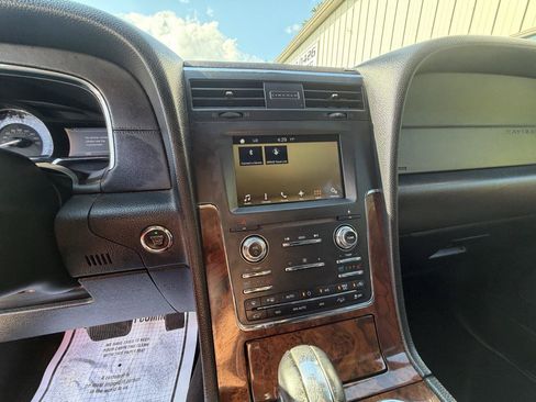 Used 2016 Lincoln Navigator L Select AWD/4WD image 16