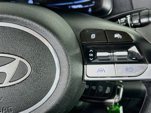 Used 2024 Hyundai Elantra SE FWD image 13
