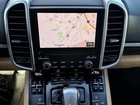 Used 2017 Porsche Cayenne Platinum Edition w/ Premium Package (PJV) image 18