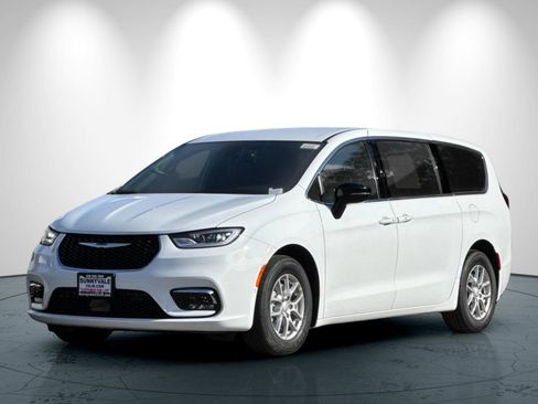 New 2026 Chrysler Pacifica Select image 8
