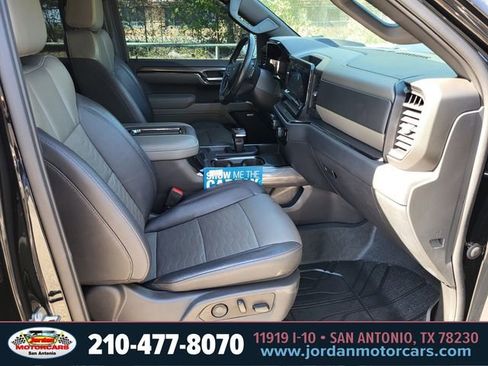 Used 2022 Chevrolet Silverado 1500 ZR2 w/ Technology Package image 11