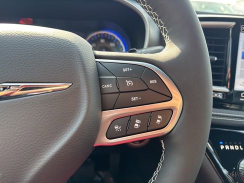 New 2026 Chrysler Pacifica Select image 7