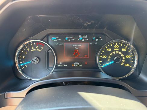 Used 2018 Ford F150 Platinum w/ Technology Package AWD/4WD image 16