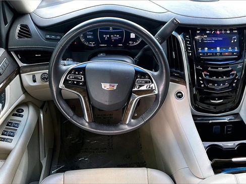 Used 2018 Cadillac Escalade Luxury image 8