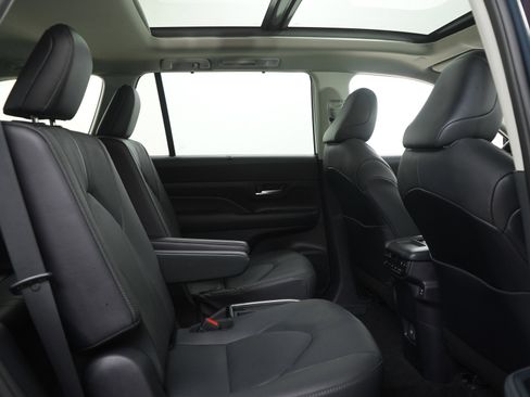 Used 2024 Toyota Grand Highlander Platinum image 14