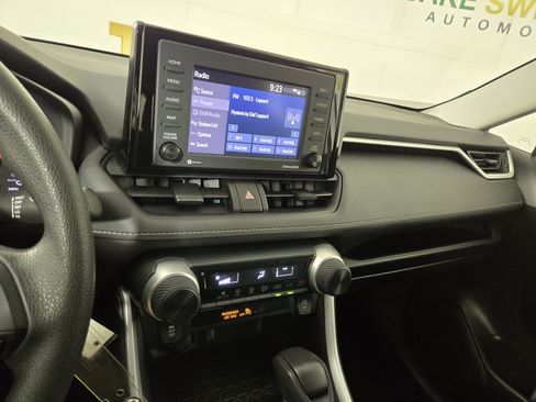 Used 2022 Toyota RAV4 LE AWD/4WD image 21