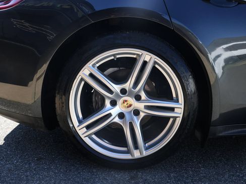 Used 2017 Porsche Panamera 4 w/ Premium Package AWD/4WD image 10