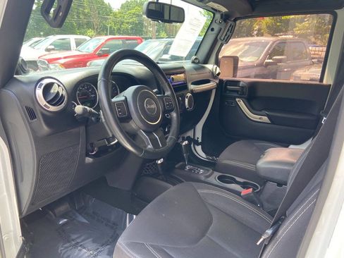 Used 2013 Jeep Wrangler Unlimited Sahara AWD/4WD image 10