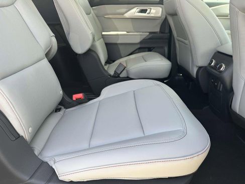 New 2025 Ford Explorer Active w/ Active Comfort Package image 15