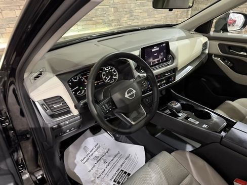 Certified 2025 Nissan Rogue SV image 12