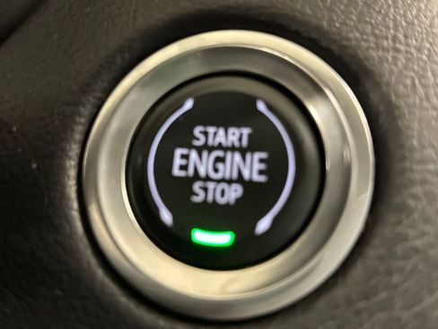 Used 2022 Cadillac XT4 Luxury w/ Cold Weather Package AWD/4WD image 29