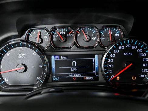 Used 2018 Chevrolet Suburban LT AWD/4WD image 23