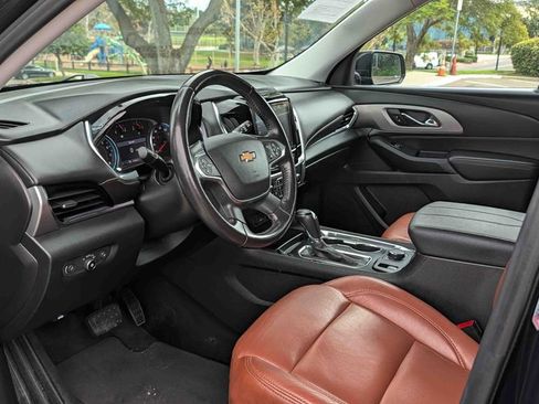 Used 2020 Chevrolet Traverse LT image 19