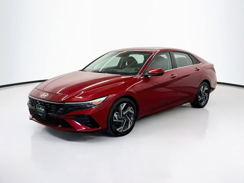 Used 2025 Hyundai Elantra SEL FWD image 3