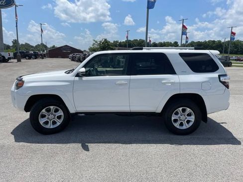 Used 2022 Toyota 4Runner SR5 Premium w/ Moonroof Package AWD/4WD image 5