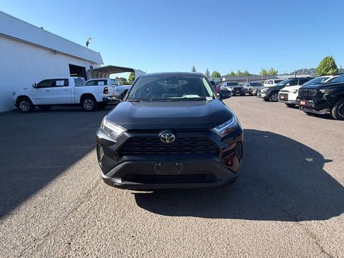 Used 2023 Toyota RAV4 LE AWD/4WD image 5