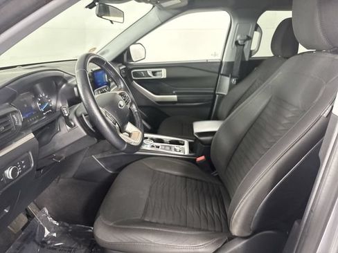 Used 2020 Ford Explorer XLT w/ Comfort Package AWD/4WD image 4