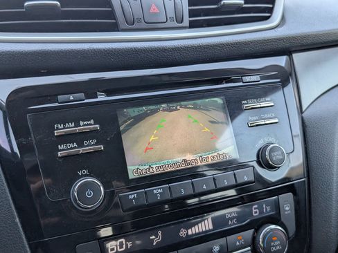 Used 2015 Nissan Rogue SV FWD image 15