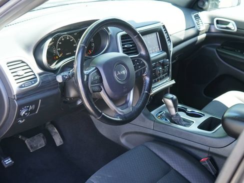 Used 2020 Jeep Grand Cherokee Laredo w/ Security & Convenience Group AWD/4WD image 12