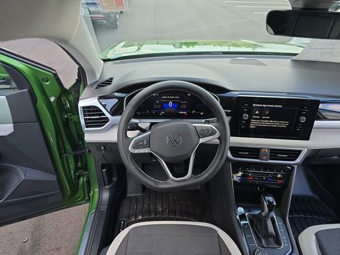 New 2026 Volkswagen Taos SE AWD/4WD image 13