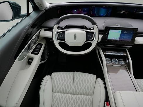 Used 2025 Lincoln Nautilus Black Label image 13