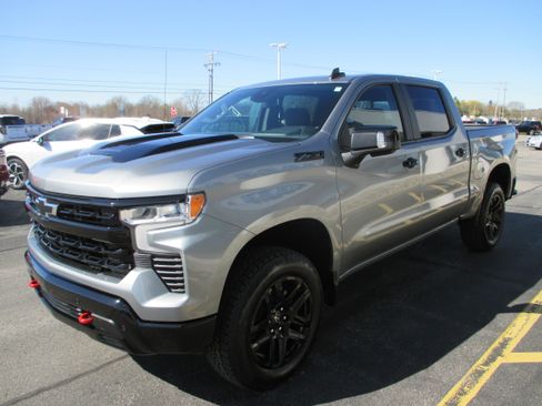 Used 2025 Chevrolet Silverado 1500 LT Trail Boss w/ Convenience Package II image 7