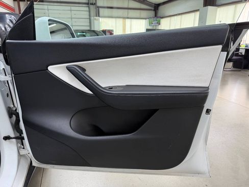 Used 2021 Tesla Model Y Long Range AWD/4WD image 17