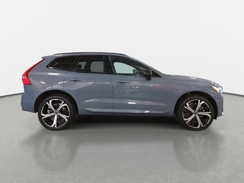 Used 2022 Volvo XC60 B6 R-Design w/ Advanced Package image 4