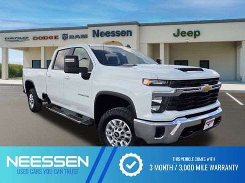 Used 2024 Chevrolet Silverado 2500 LT image 1